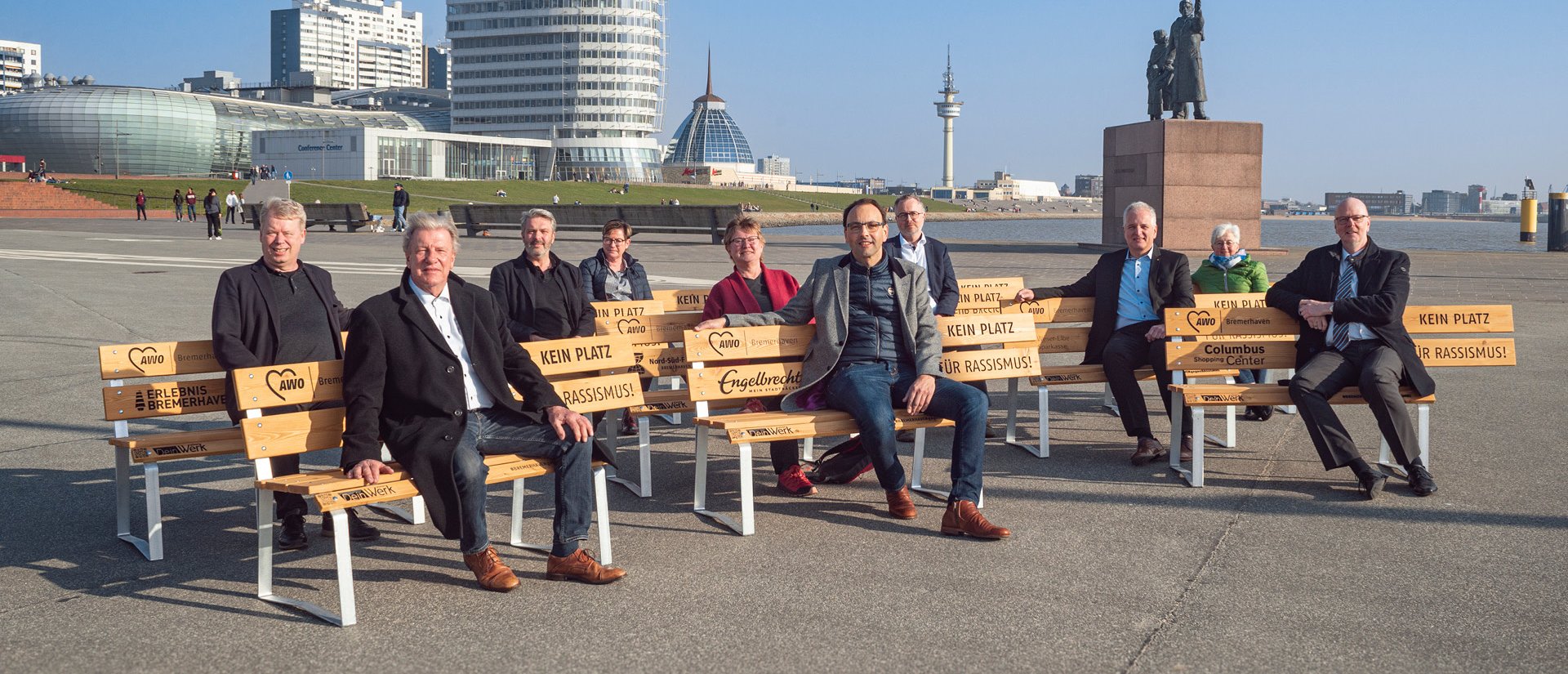 Von links: Dr. Ralf Meyer (Erlebnis Bremerhaven), Dr. Uwe Lissau (Vorstandsvorsitzender AWO Kreisverband Bremerhaven e.V.), Mike Heilmann (Werbegemeinschaft Alte Bürger), Insa Rabbel (BiS Stabsstelle Standortmarketing), Ute Möhle (Nord-Süd-Forum), Gerd Engelbrecht (Stadtbäckerei Engelbrecht), Olaf Schröder (Fischereihafen-Betriebsgesellschaft), Bernd Meenzen (Wespa), Gertrud Wiehler (Aktionsbündnis gegen Rechts), Eckart Kroon (Geschäftsführer AWO Bremerhaven). | © AWO Bremerhaven / Simone Hryzyk Auf dem Foto von links: Dr. Ralf Meyer (Erlebnis Bremerhaven), Dr. Uwe Lissau (Vorstandsvorsitzender AWO Kreisverband Bremerhaven e.V.), Mike Heilmann (Werbegemeinschaft Alte Bürger), Insa Rabbel (BiS Stabsstelle Standortmarketing), Ute Möhle (Nord-Süd-Forum), Gerd Engelbrecht (Stadtbäckerei Engelbrecht), Olaf Schröder (Fischereihafen-Betriebsgesellschaft), Bernd Meenzen (Wespa), Gertrud Wiehler (Aktionsbündnis gegen Rechts), Eckart Kroon (Geschäftsführer AWO Bremerhaven). | © AWO Bremerhaven / Simone Hryzyk