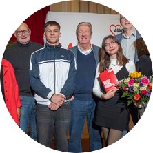 Wollen noch viel erreichen: Die Jugendlichen vom Kreisjugendwerk der AWO Bremerhaven zusammen mit AWO Geschäftsführung und Vorstand. | © AWO Bremerhaven/Simone Hryzyk Wollen noch viel erreichen: Die Jugendlichen vom Kreisjugendwerk der AWO Bremerhaven zusammen mit AWO Geschäftsführung und Vorstand. | © AWO Bremerhaven/Simone Hryzyk
